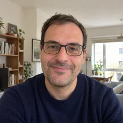 KI-generiertes Symbolporträt; kein Foto der bewertenden Person